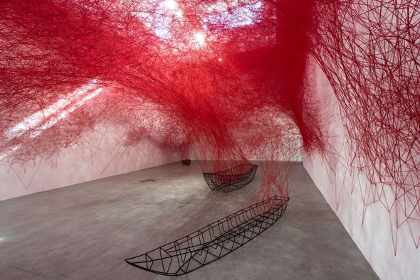 Chiharu Shiota, Uncertain Journey, 2016, Installation view, Courtesy the artist and BlainSouthern, Photo Christian Glaeser (2)
