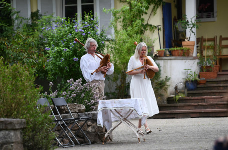 In-Zeit-Sprung 8 'Dona'm la Ma' im Rosenhof
Foto / Copyright Juri Junkov
Haagener Str. 35a
79599 Wittlingen
Tel: +49 7621 140962
Mobil: +49 171 7410128
www.junkov.com